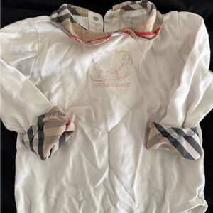 Burberry baby onesie size 6month